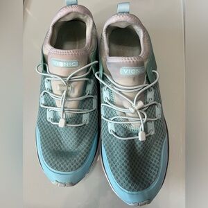 Vionic size 9 woman’s shoe